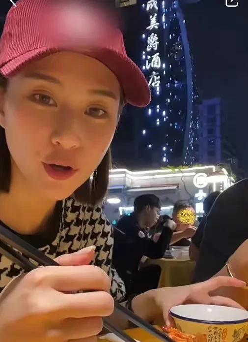 娱乐吃瓜君小鸡嘴明星,揭秘明星幕后故事